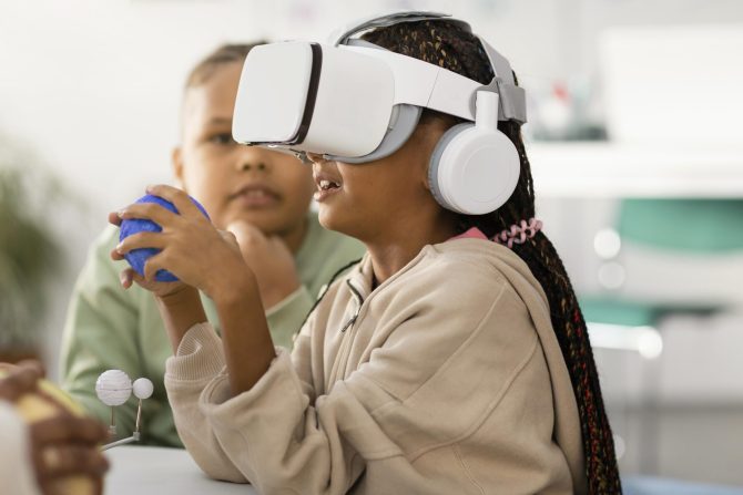 kids-learning-about-universe
